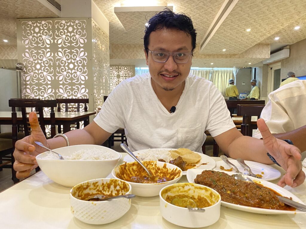 Different foods in Bengali Restaurant in Delhi