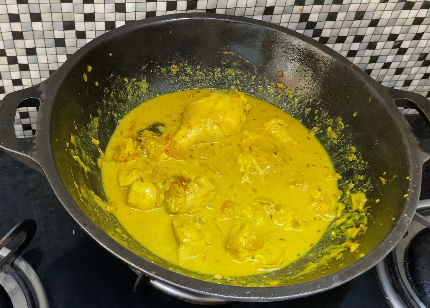 Finishing chicken curry