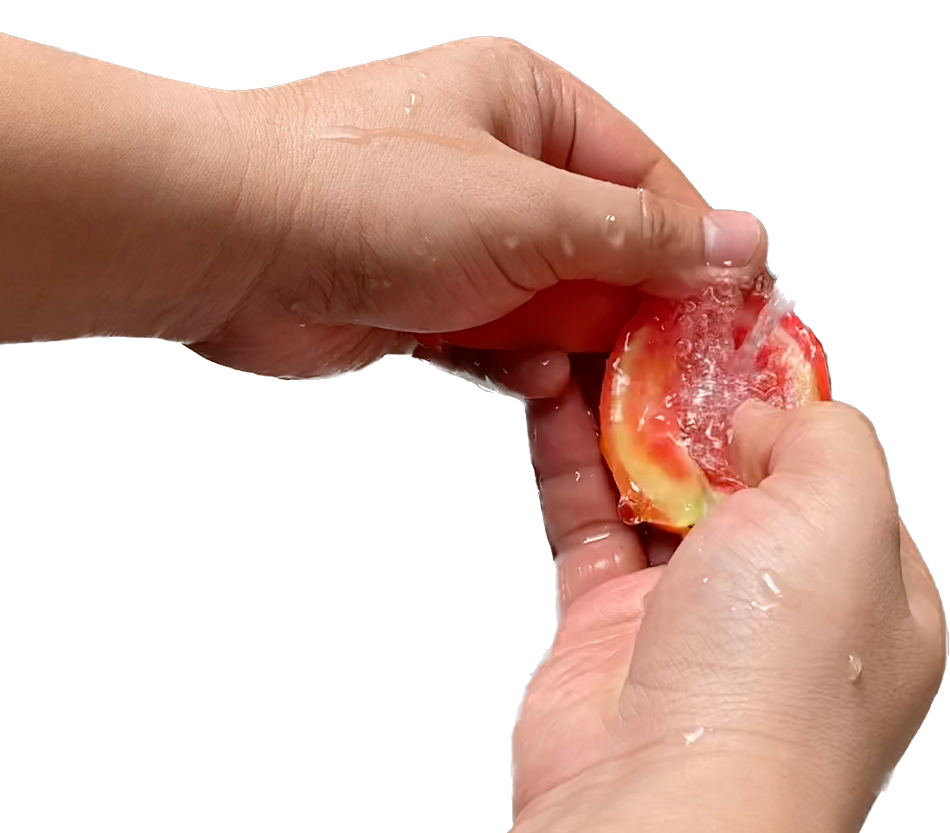 Washing tomato